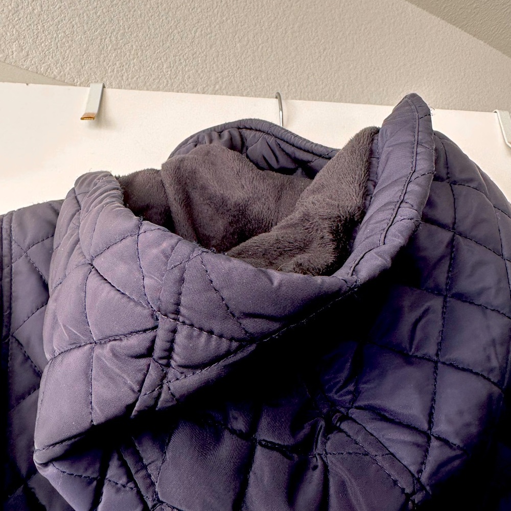 Calvin Klein Puffer Jacket XL Navy blue with soft lining,Hood.slim waist detail - Picture 5 of 7